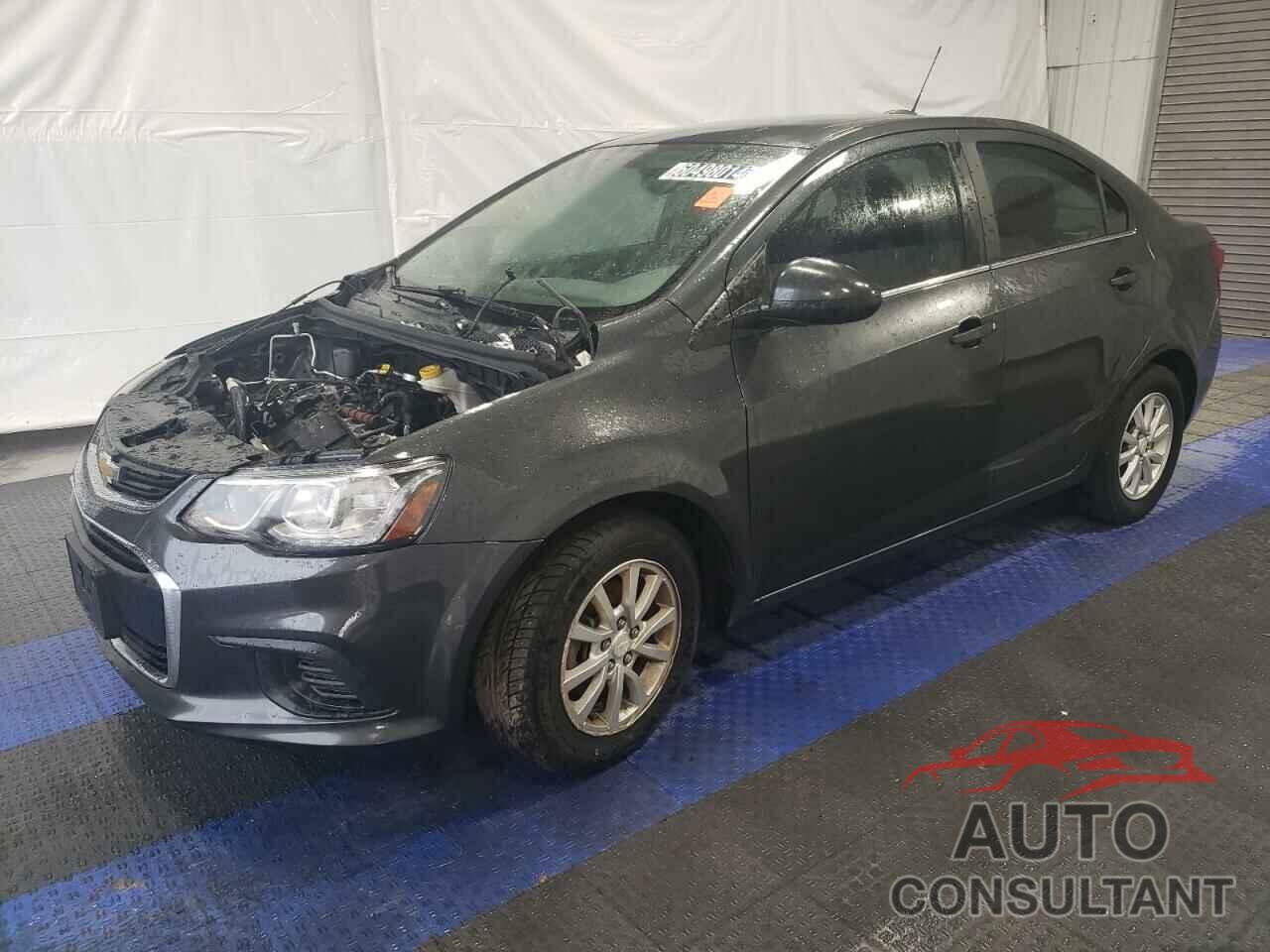 CHEVROLET SONIC 2018 - 1G1JD5SG4J4104655