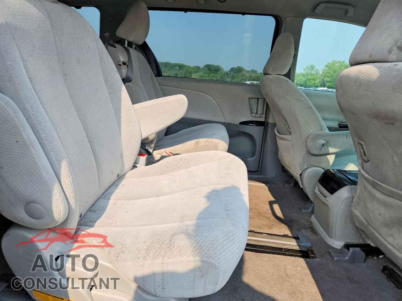 TOYOTA SIENNA 2011 - 5TDKK3DC5BS099391
