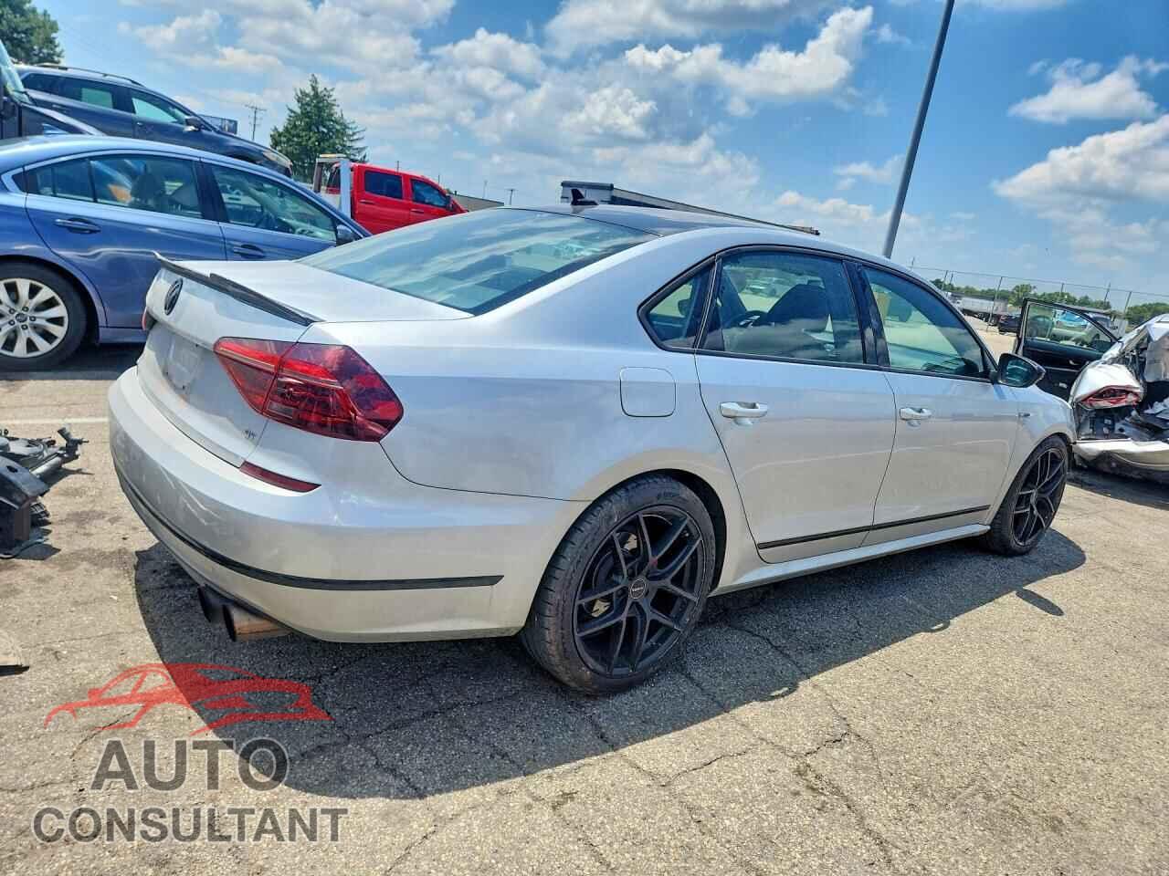 VOLKSWAGEN PASSAT 2018 - 1VWJM7A34JC039682