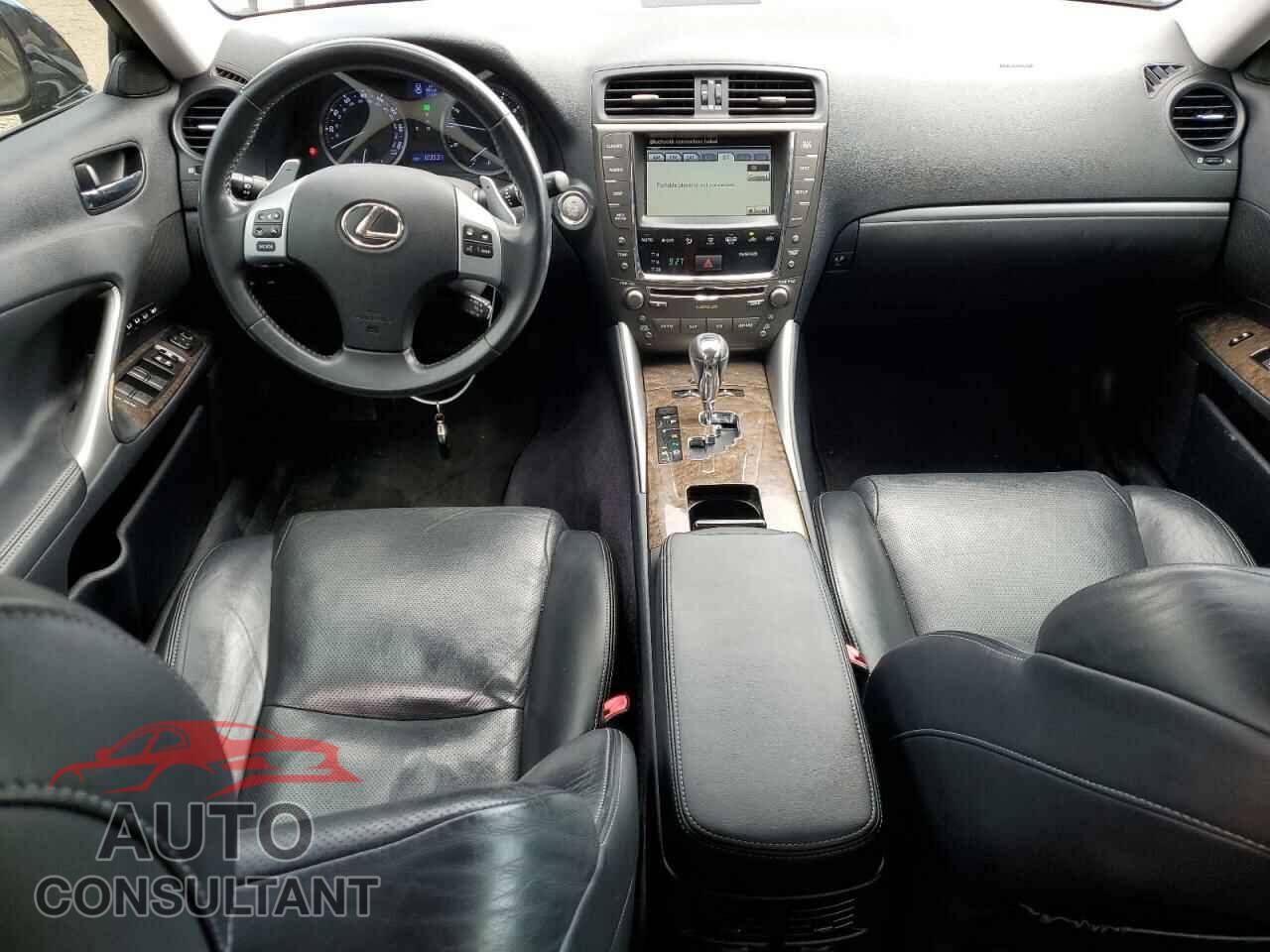 LEXUS IS 2011 - JTHCF5C27B2035193