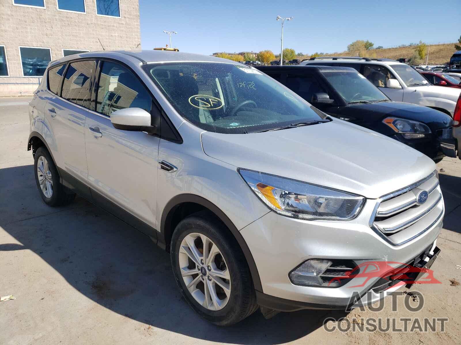 FORD ESCAPE 2017 - 1FMCU9G95HUE57302
