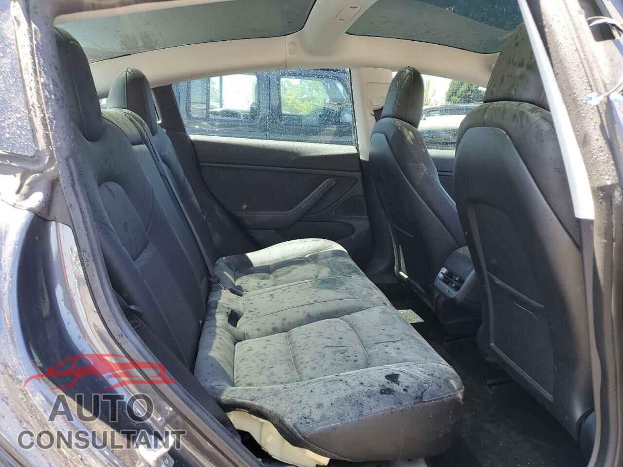 TESLA MODEL 3 2018 - 5YJ3E1EB0JF110659