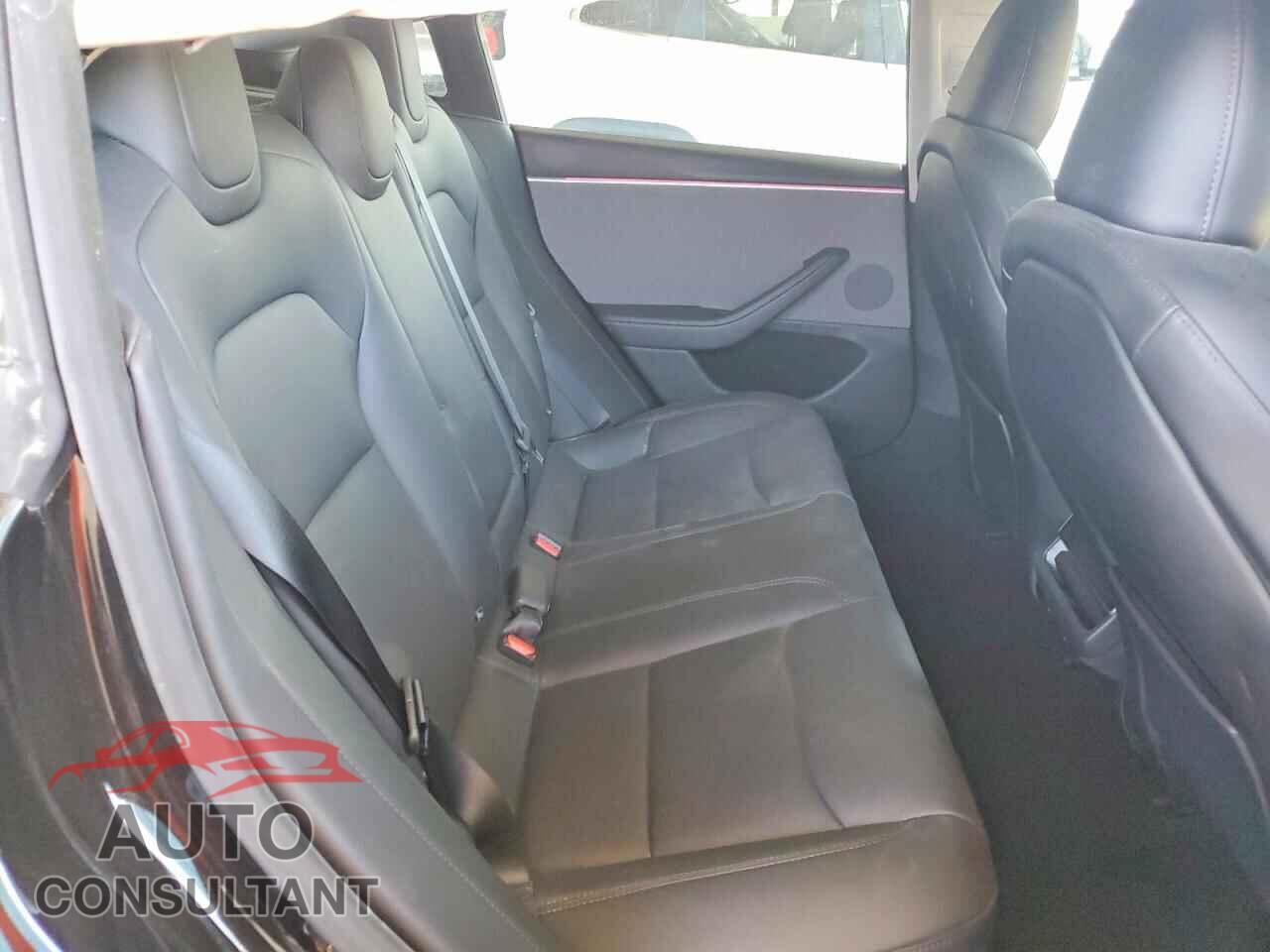 TESLA MODEL 3 2024 - 5YJ3E1EA5RF856138