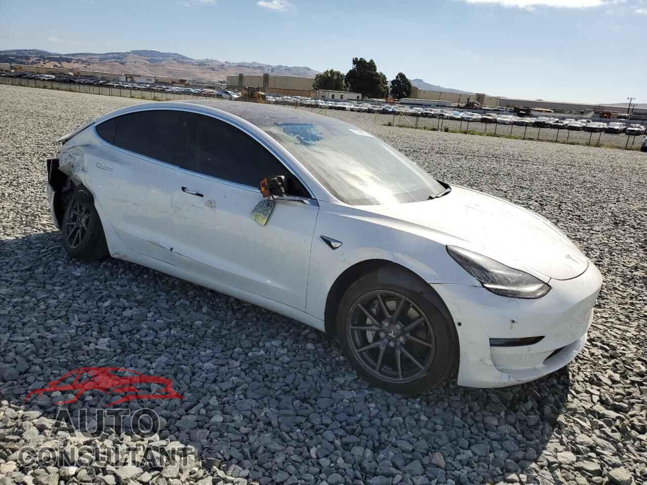 TESLA MODEL 3 2019 - 5YJ3E1EA3KF483543