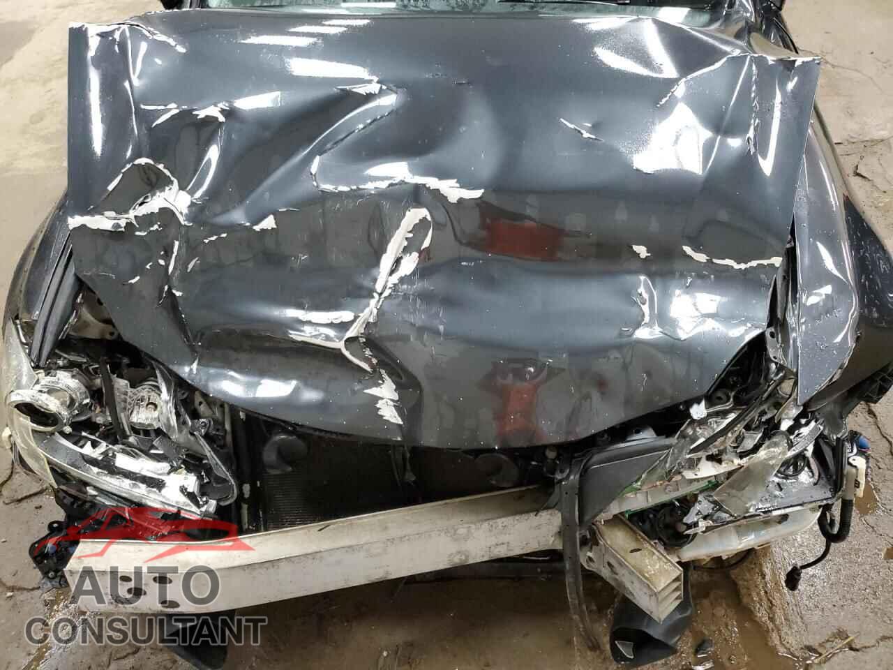 LEXUS IS 2011 - JTHCF5C26B5050105