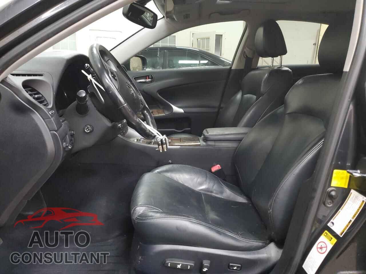 LEXUS IS 2011 - JTHCF5C26B5050105
