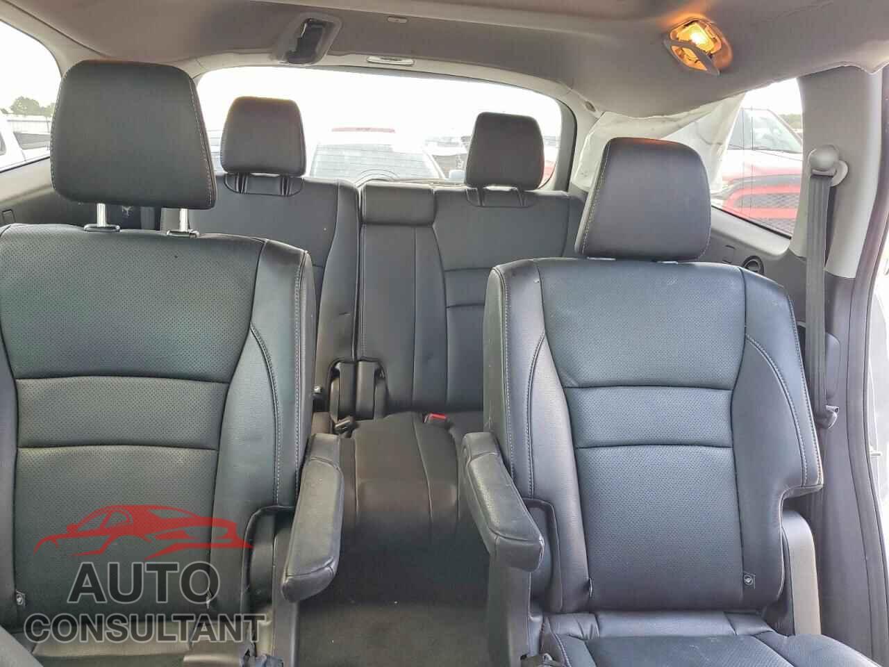 HONDA PILOT 2018 - 5FNYF6H01JB031950
