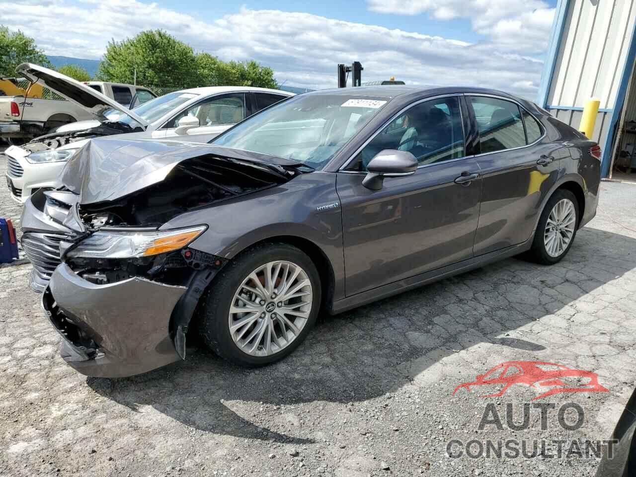 TOYOTA CAMRY 2018 - 4T1B21HK3JU005147