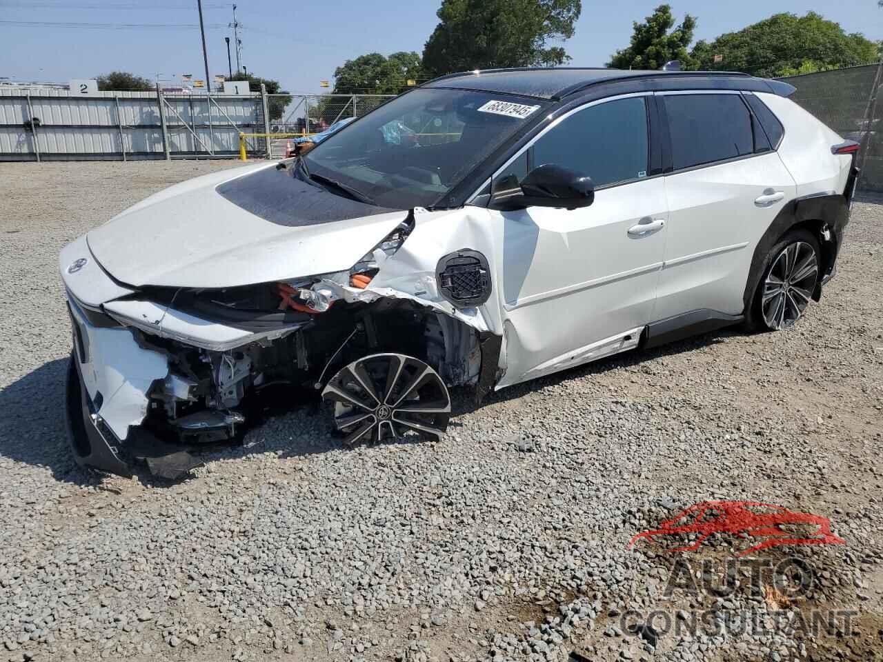 TOYOTA BZ4X XLE 2023 - JTMAAAAA1PA013505