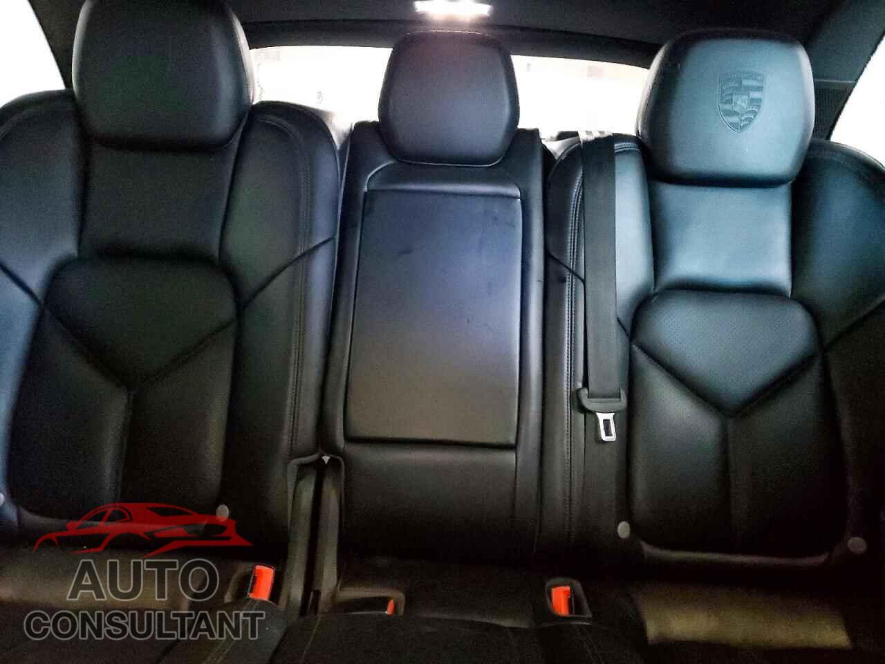 PORSCHE CAYENNE 2018 - WP1AA2A28JKA02371