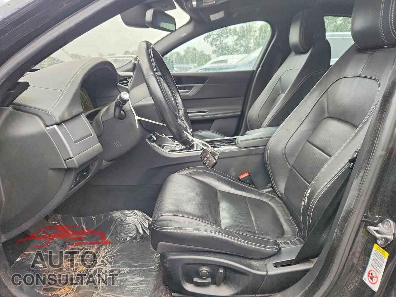 JAGUAR XF 2017 - SAJBL4BV9HCY35106