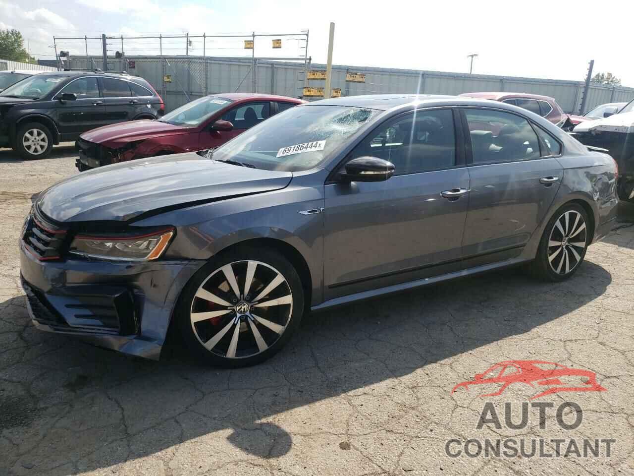 VOLKSWAGEN PASSAT 2018 - 1VWJM7A30JC048461