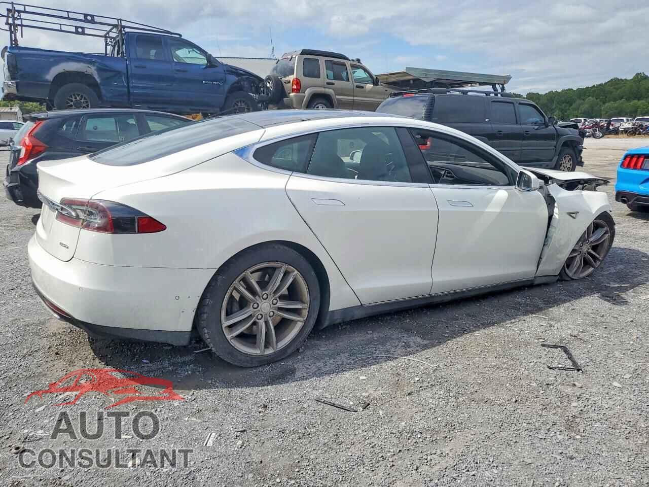 TESLA MODEL S 2015 - 5YJSA1E22FF105946