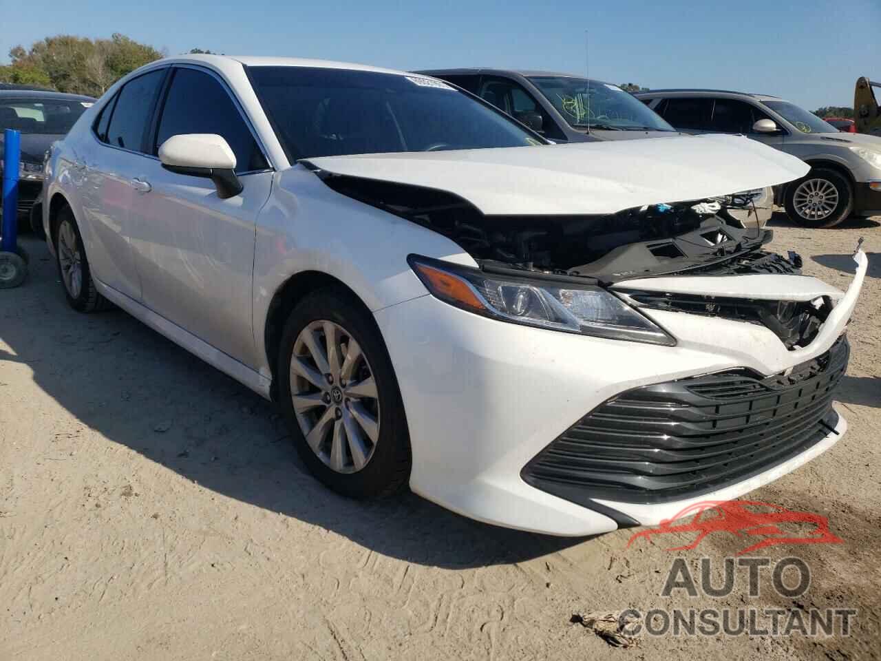 TOYOTA CAMRY 2018 - 4T1B11HK1JU556681