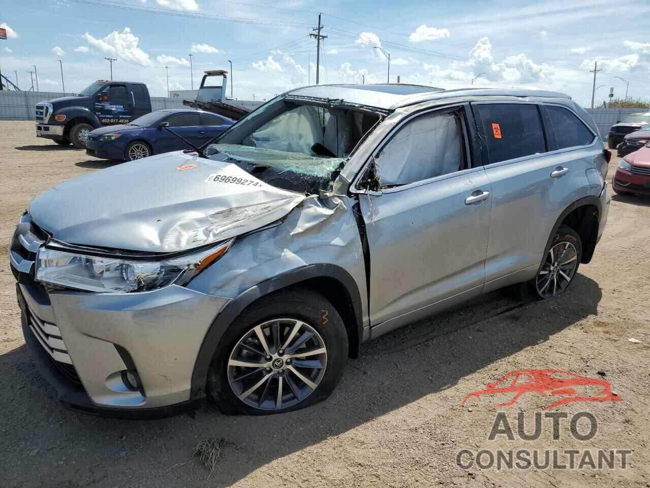 TOYOTA HIGHLANDER 2018 - 5TDJZRFH2JS552724