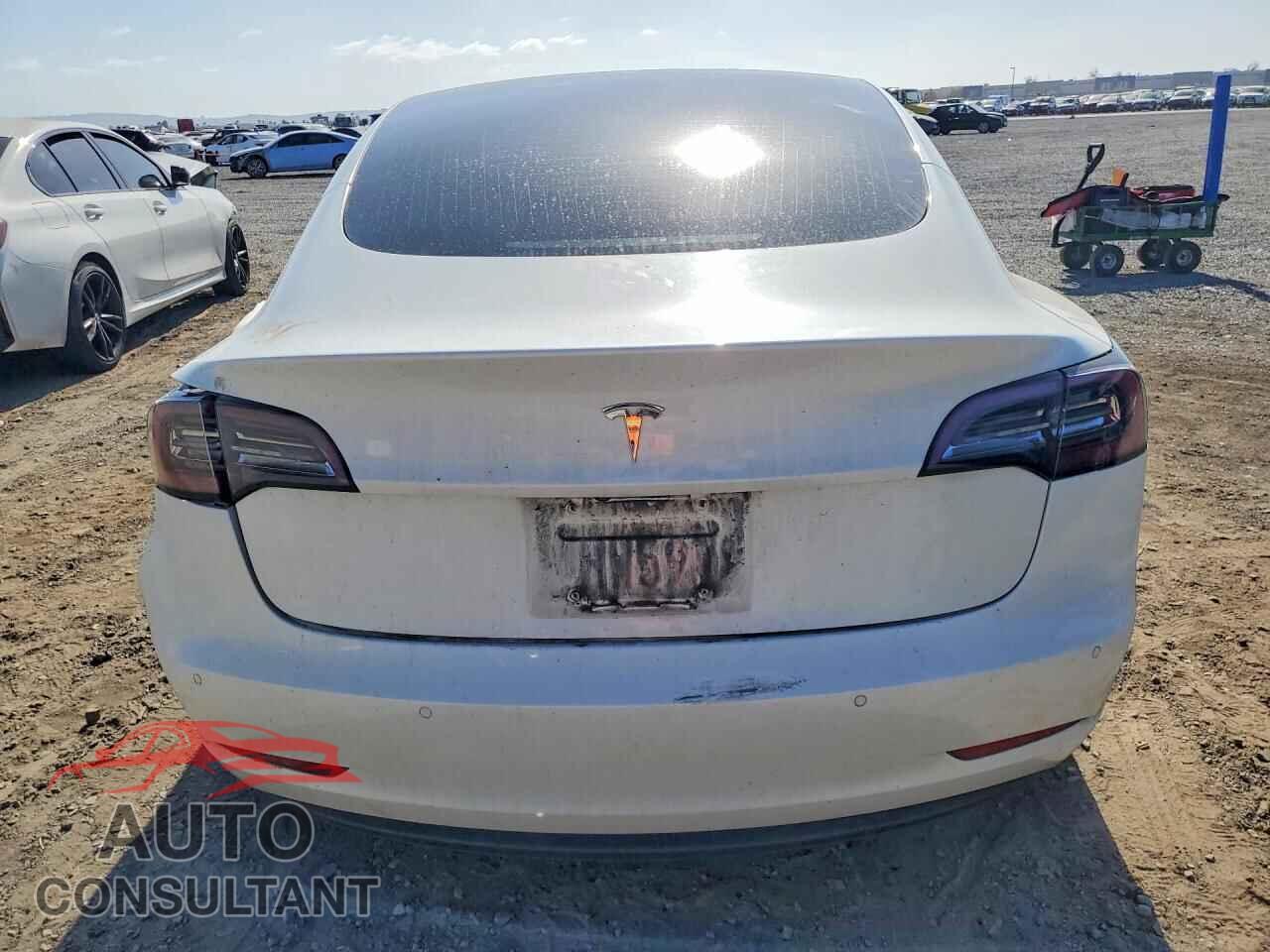 TESLA MODEL 3 2018 - 5YJ3E1EA0JF051166