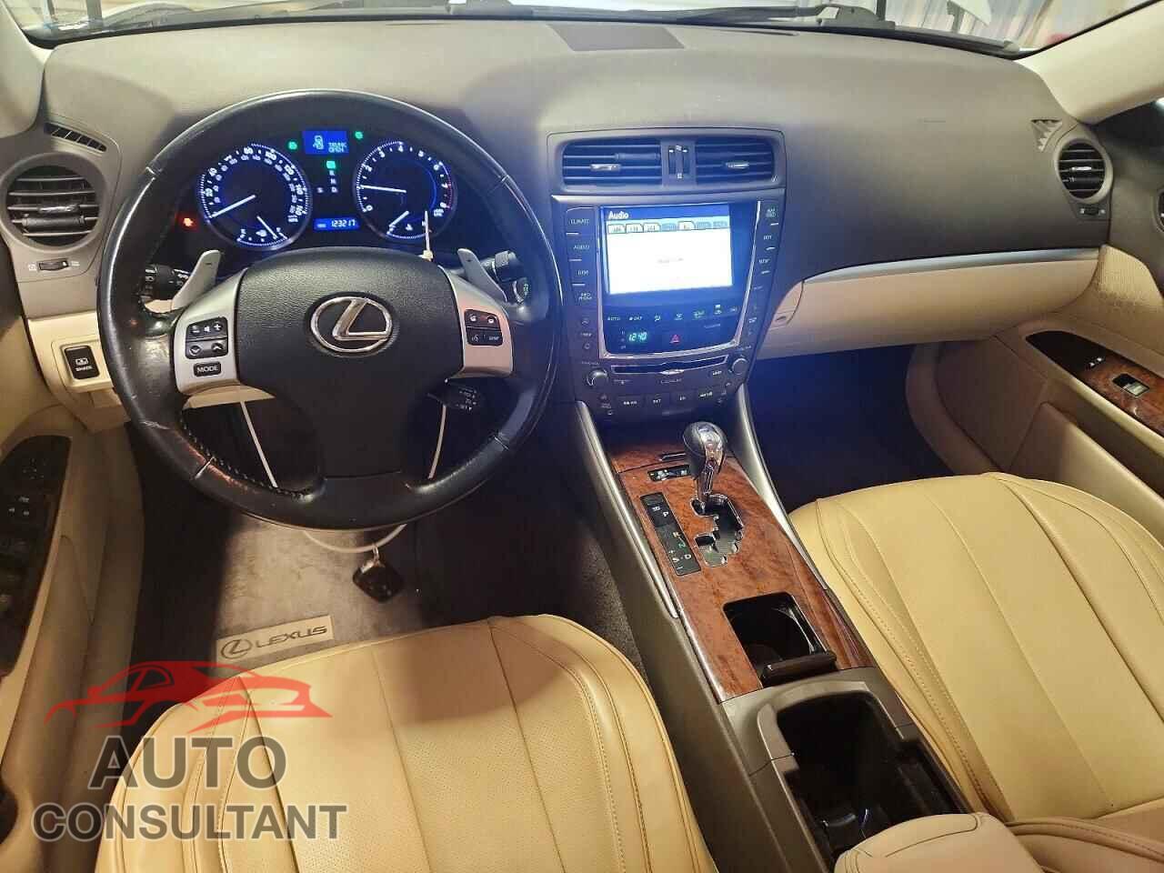 LEXUS IS 2011 - JTHCF5C23B5049705