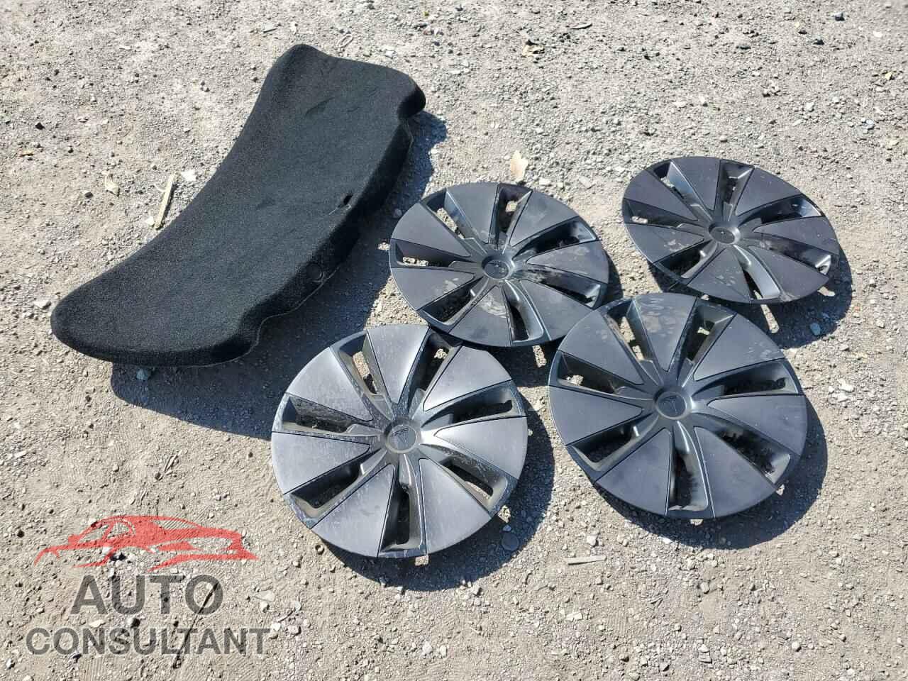 TESLA MODEL 3 2024 - 5YJ3E1EAXRF734603