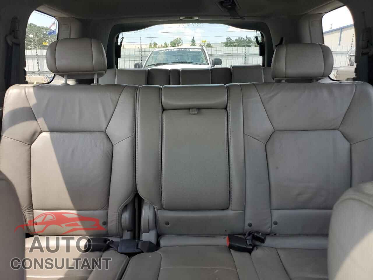 HONDA PILOT 2011 - 5FNYF4H50BB024604