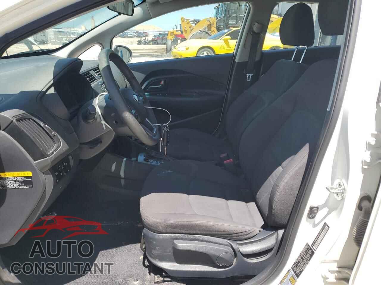 KIA RIO 2015 - KNADM5A33F6428076
