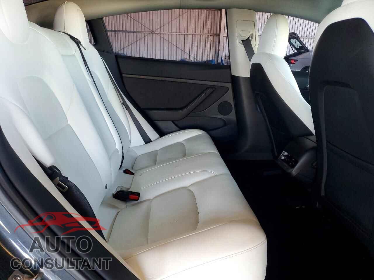 TESLA MODEL 3 2023 - 5YJ3E1EA5PF697151