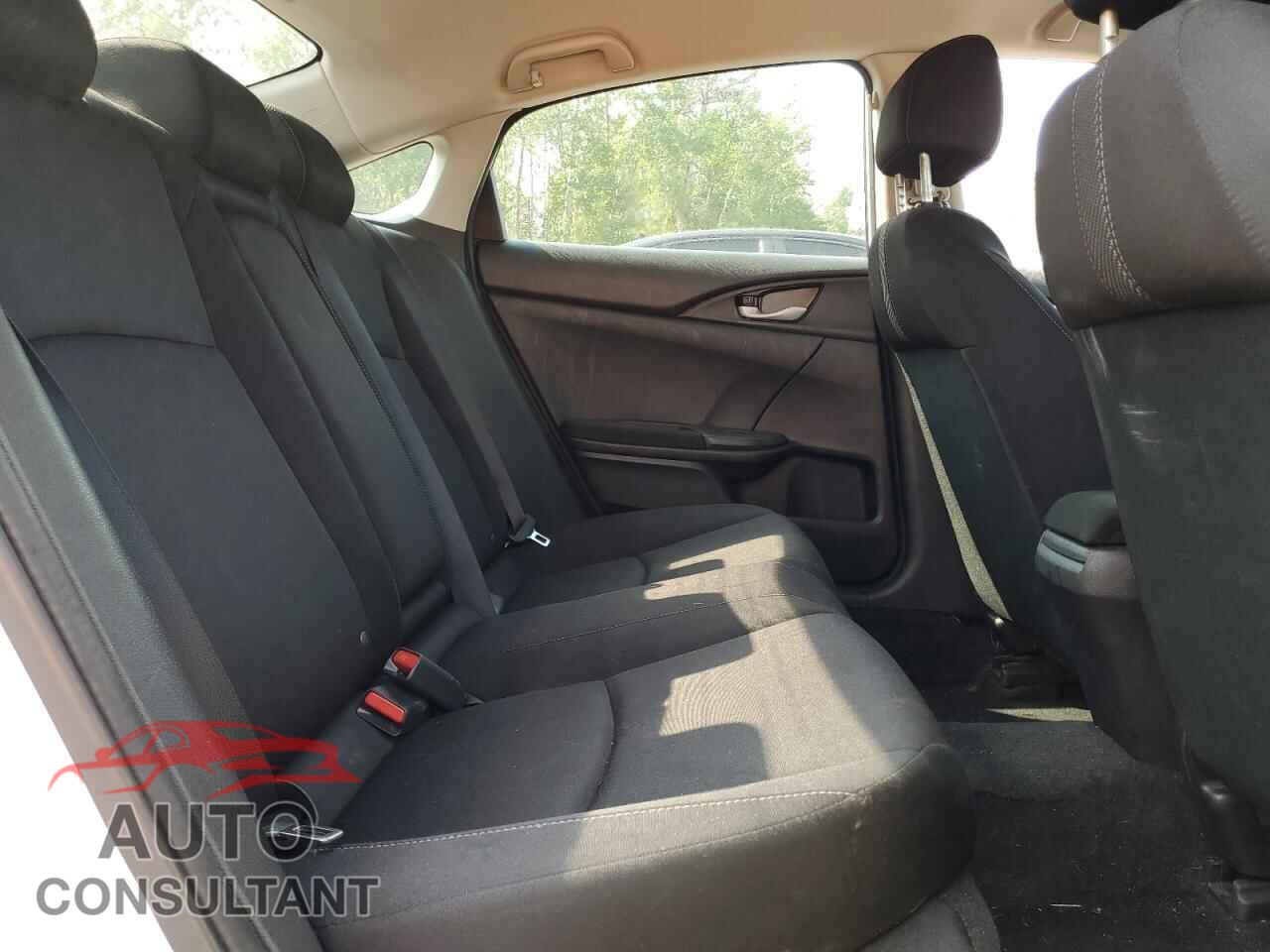 HONDA CIVIC 2018 - 2HGFC2F52JH001665