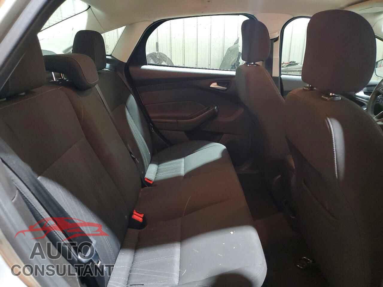 FORD FOCUS 2016 - 1FADP3F22GL365835