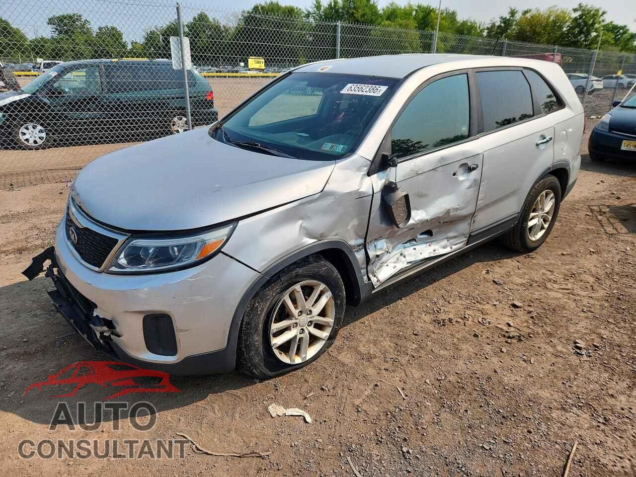 KIA SORENTO 2015 - 5XYKT3A61FG577286