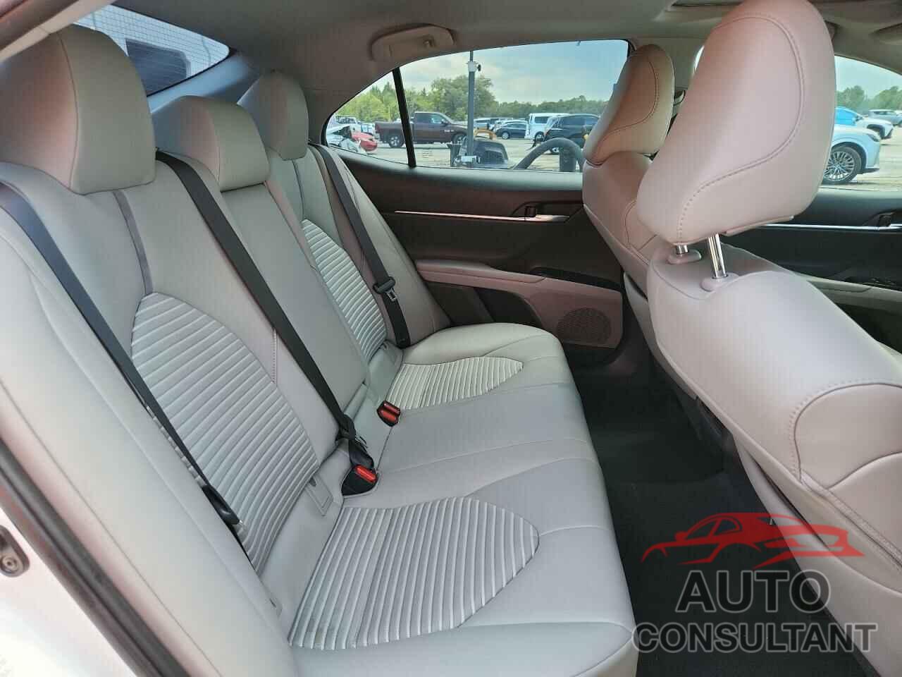 TOYOTA CAMRY 2018 - 4T1B11HK9JU551308