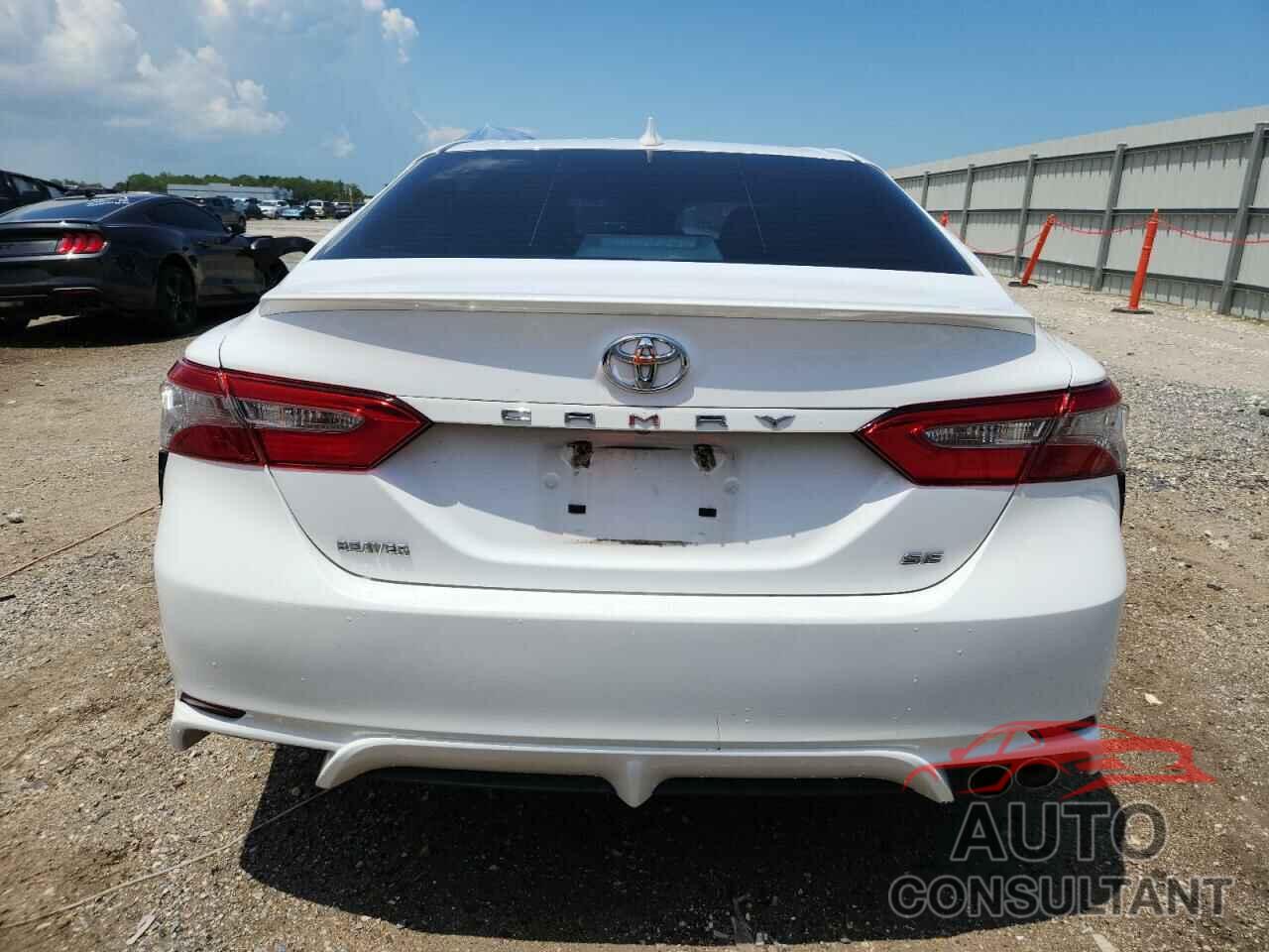 TOYOTA CAMRY 2018 - 4T1B11HK9JU551308
