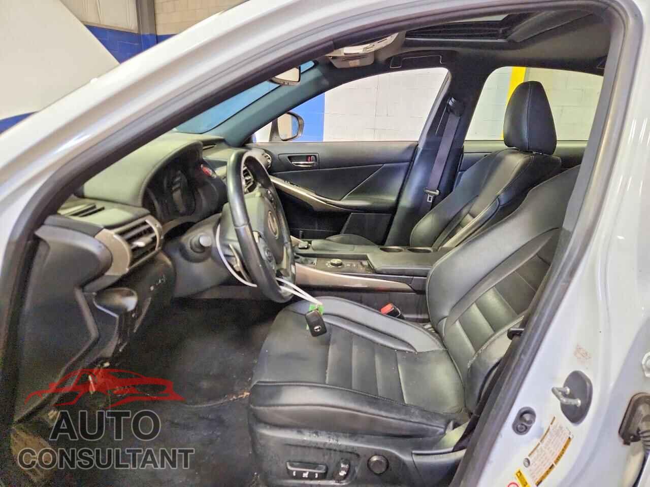 LEXUS IS 2015 - JTHCE1D21F5007663