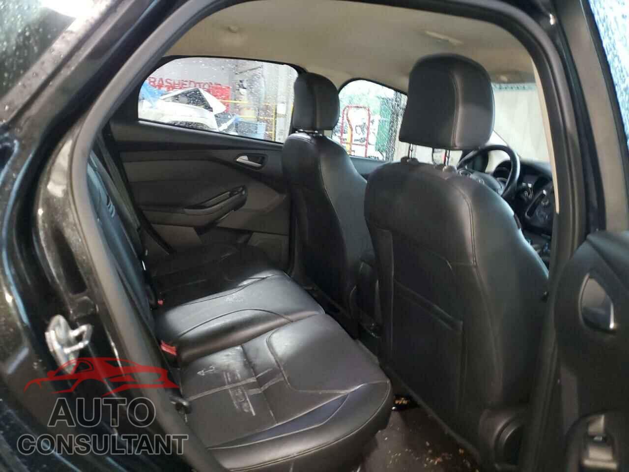 FORD FOCUS 2015 - 1FADP3F23FL287371