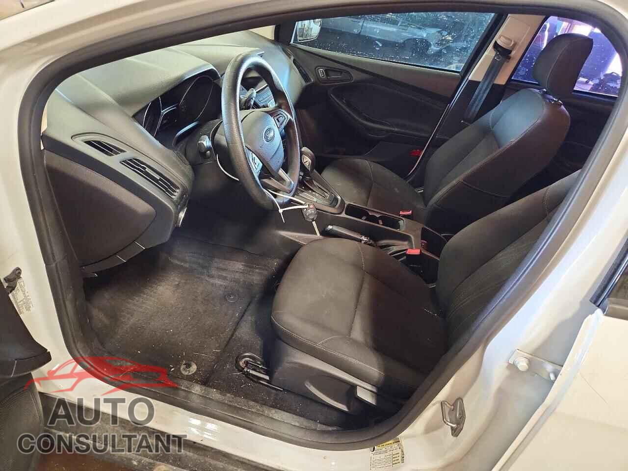 FORD FOCUS 2017 - 1FADP3E20HL299417