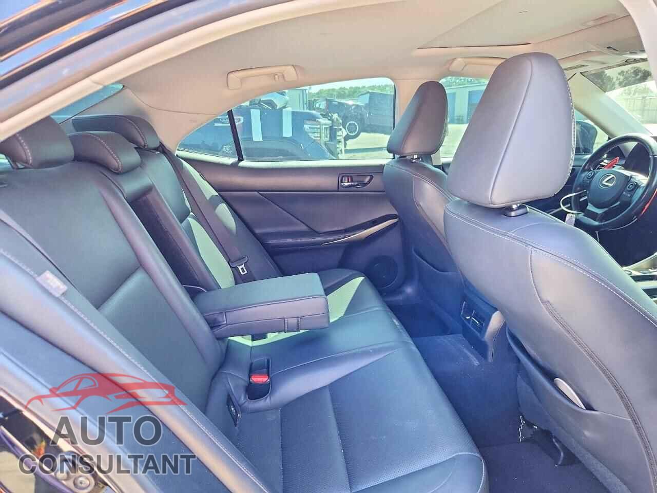 LEXUS IS 2015 - JTHBF1D27F5052695