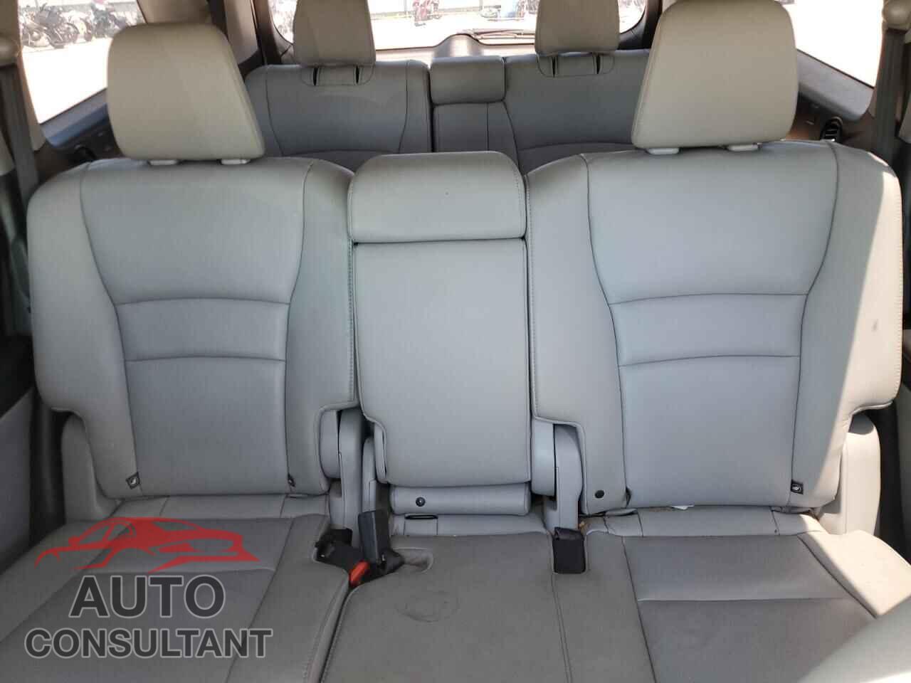 HONDA PILOT 2016 - 5FNYF5H58GB022855