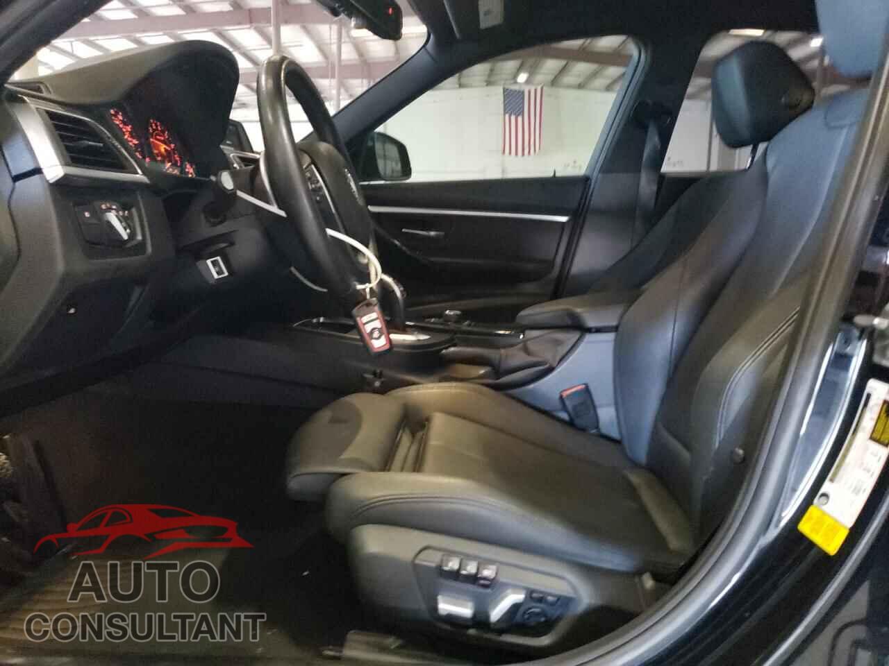 BMW 3 SERIES 2018 - WBA8B9C50JEE81011