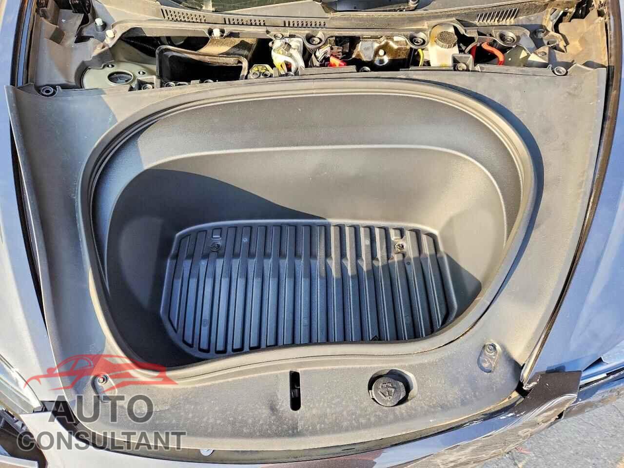 TESLA MODEL 3 2024 - 5YJ3E1EA8RF855792