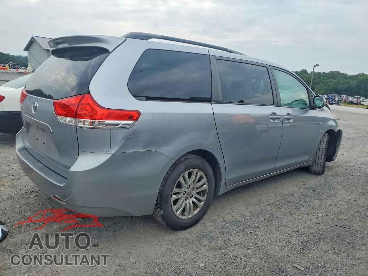 TOYOTA SIENNA 2011 - 5TDYK3DC4BS172776