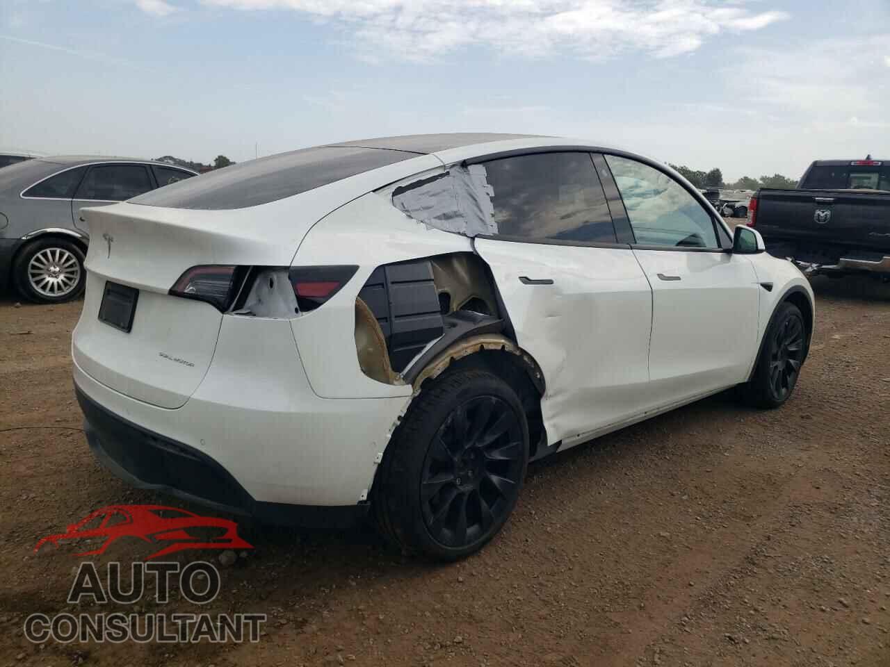 TESLA MODEL Y 2021 - 5YJYGDEE4MF112012