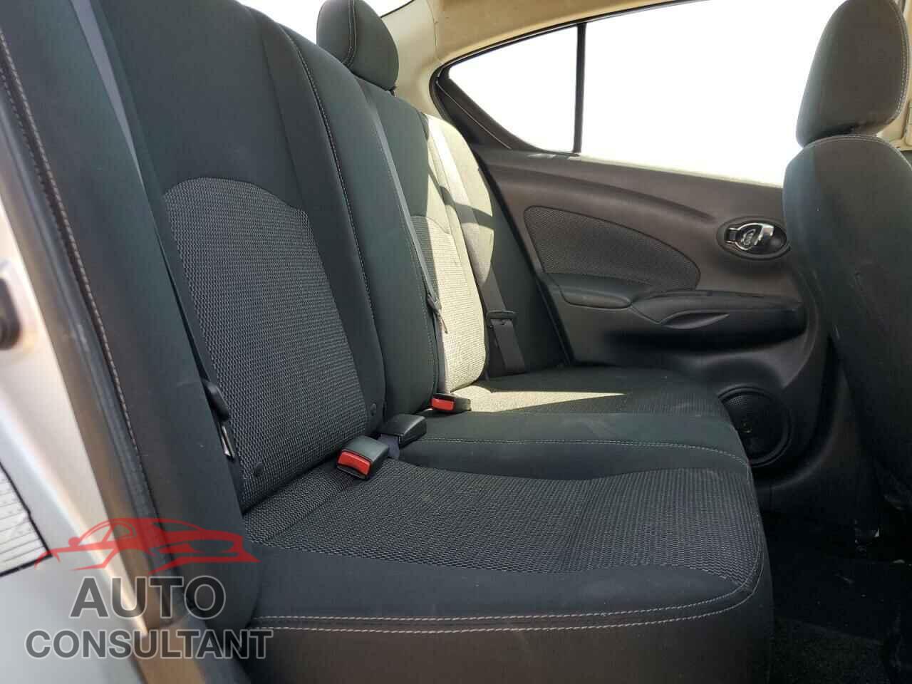 NISSAN VERSA 2018 - 3N1CN7AP5JL808564