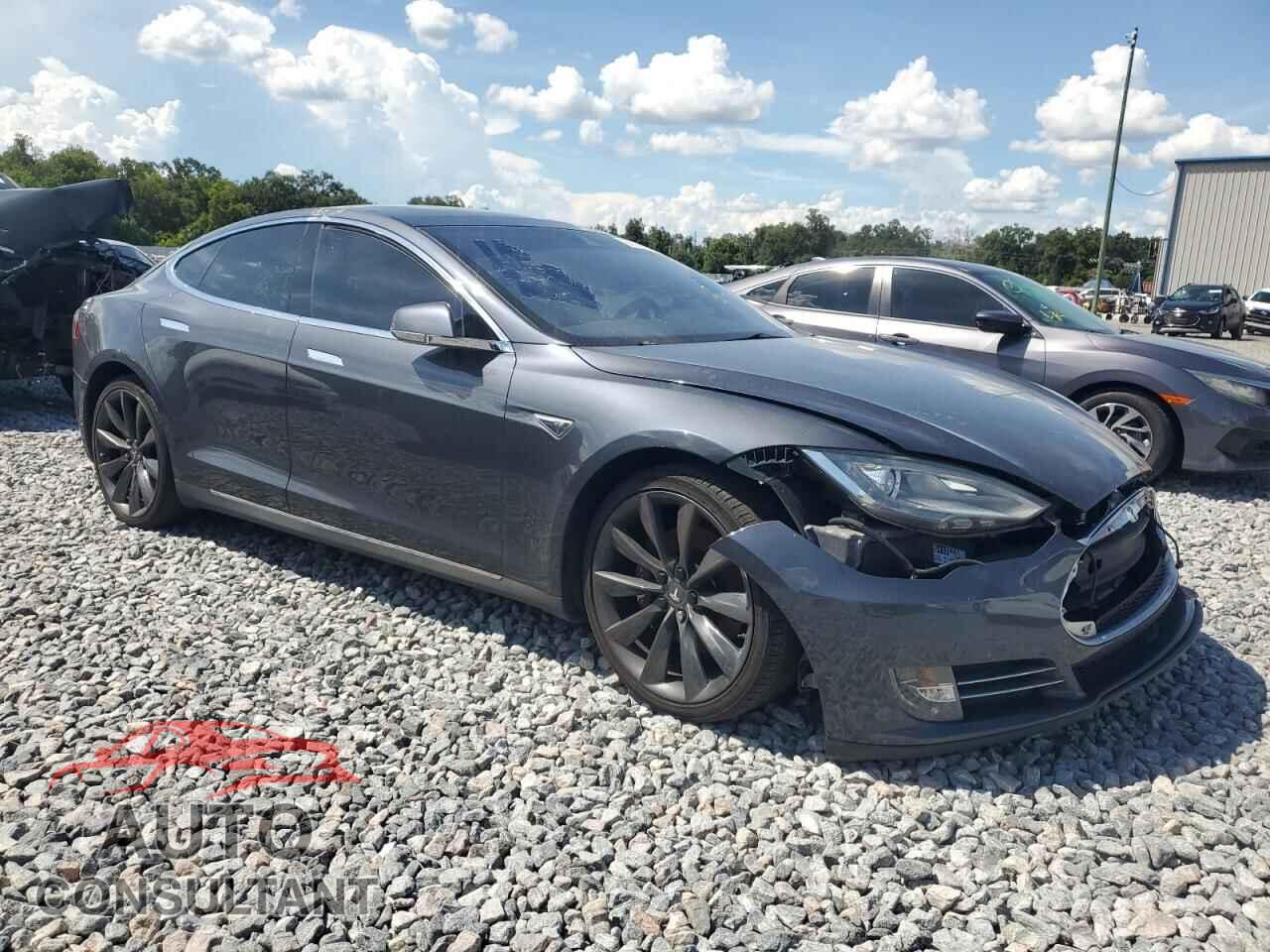 TESLA MODEL S 2015 - 5YJSA1E11FF107971