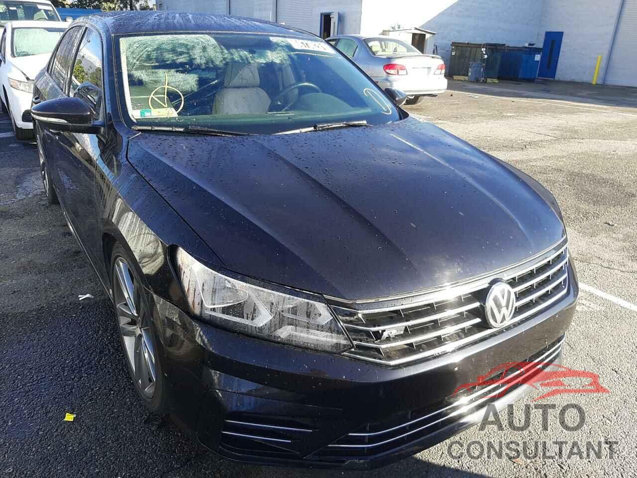 VOLKSWAGEN PASSAT 2018 - 1VWAA7A30JC037307