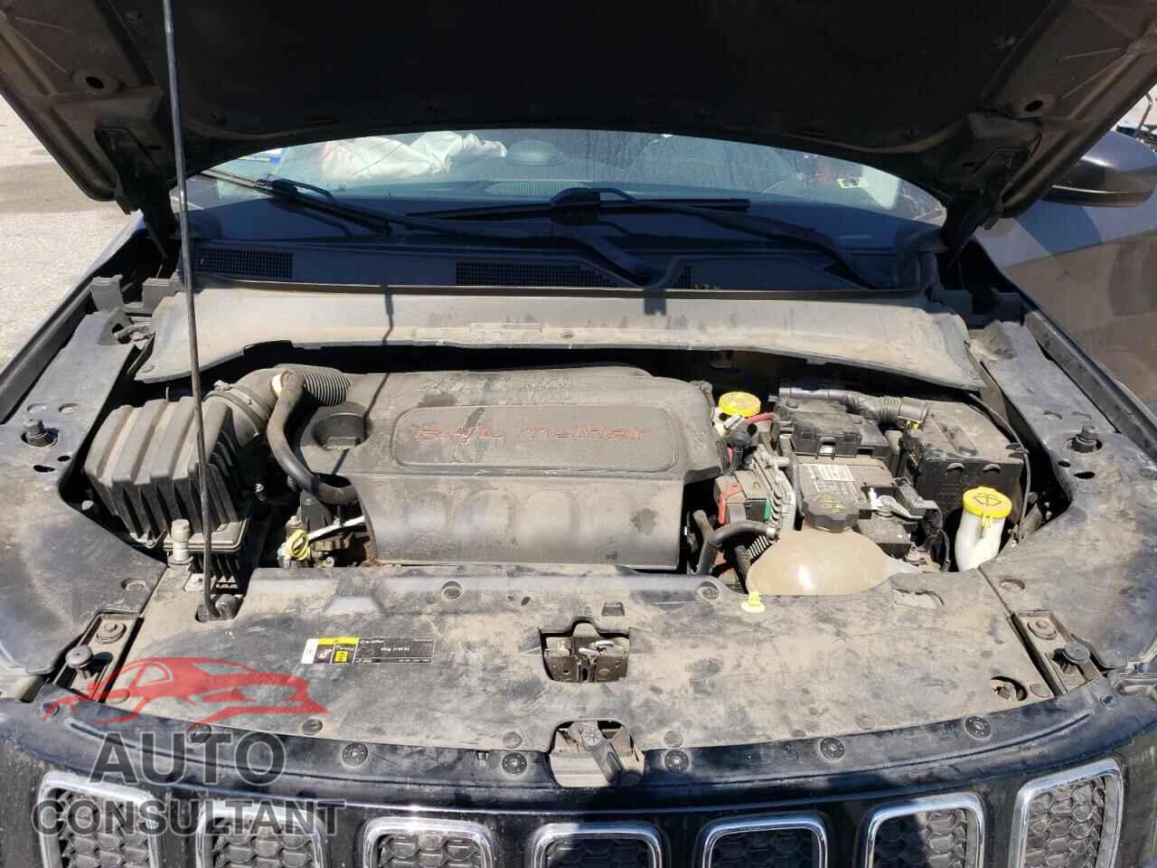 JEEP COMPASS 2018 - 3C4NJDBB0JT362004