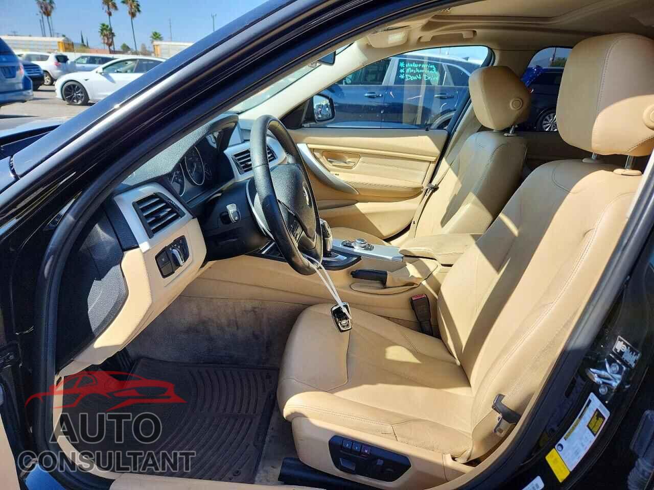 BMW 3 SERIES 2012 - WBA3C1C59CF433896