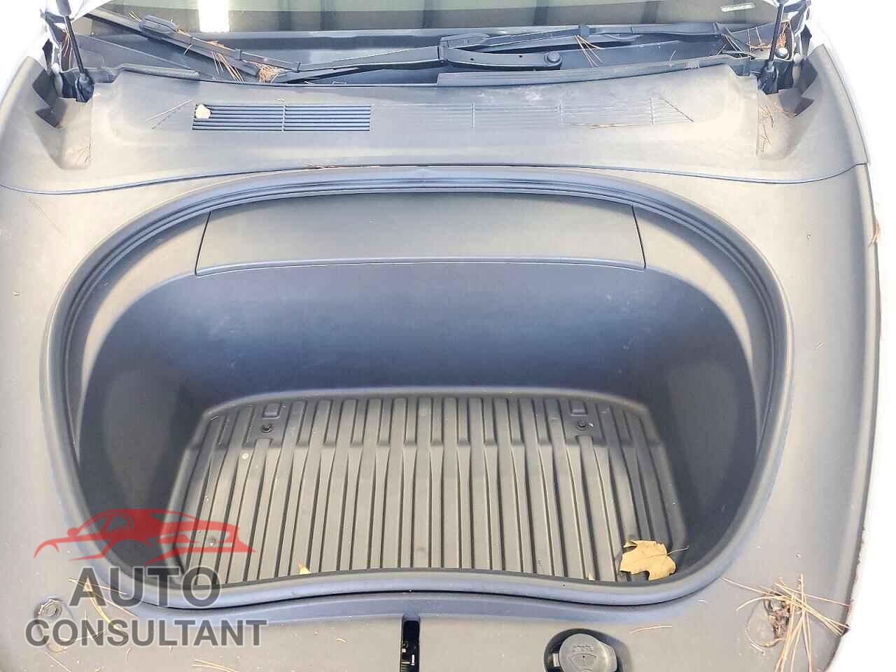 TESLA MODEL 3 2024 - 5YJ3E1EB6RF743551
