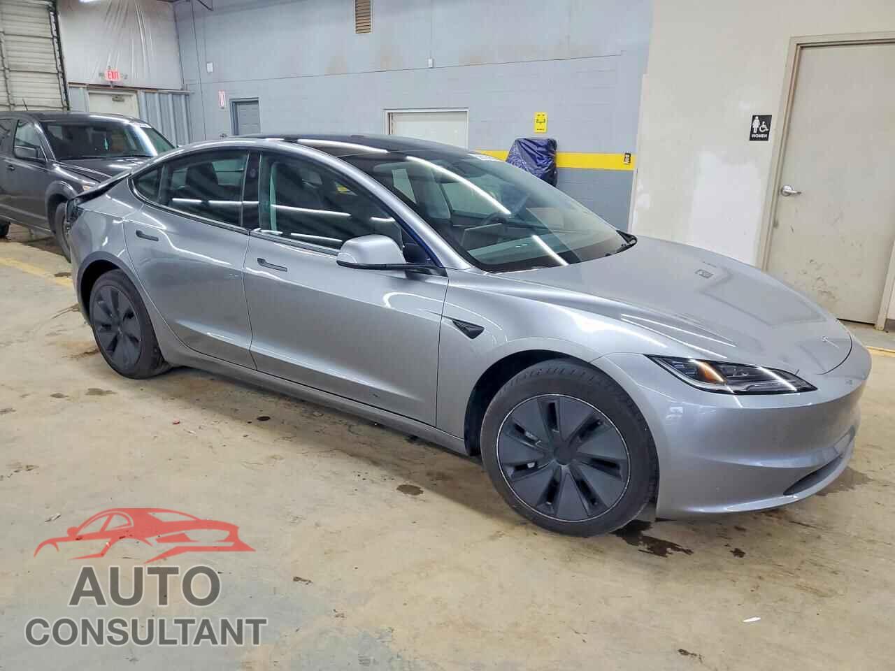 TESLA MODEL 3 2025 - 5YJ3E1EA4SF996512