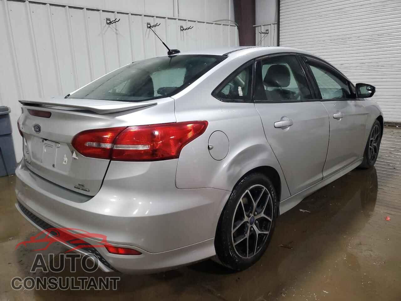 FORD FOCUS 2015 - 1FADP3F21FL239044