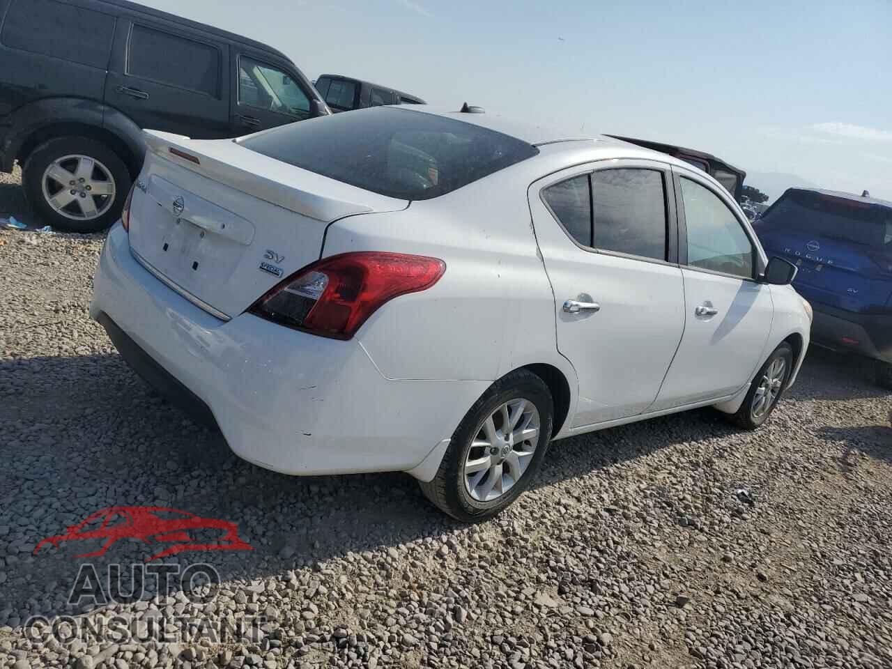 NISSAN VERSA 2017 - 3N1CN7AP3HL831884