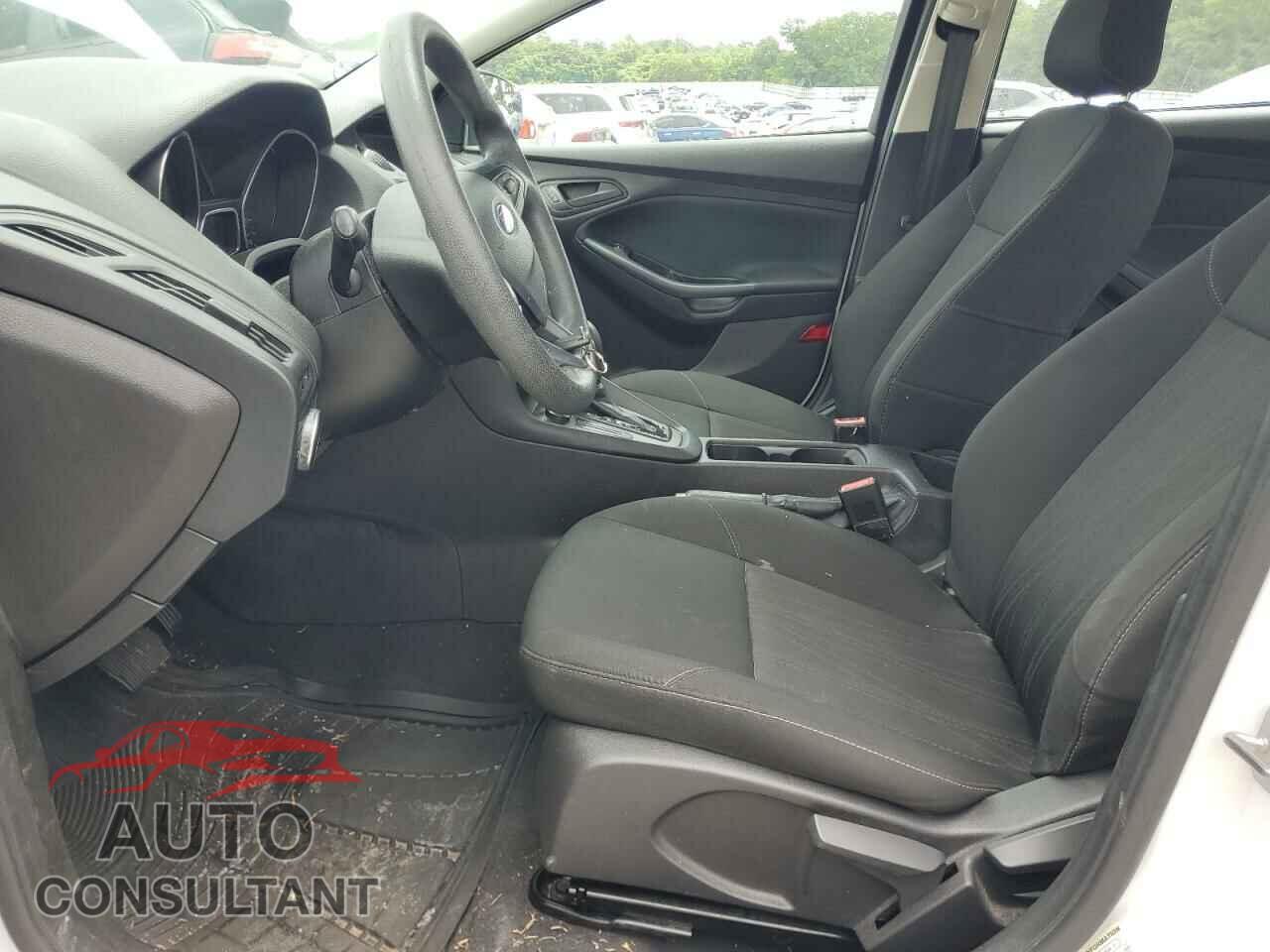 FORD FOCUS 2017 - 1FADP3E26HL201703