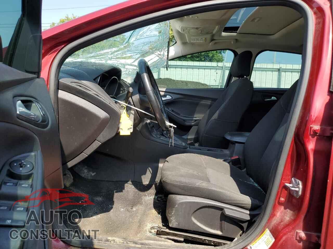 FORD FOCUS 2015 - 1FADP3K2XFL304575